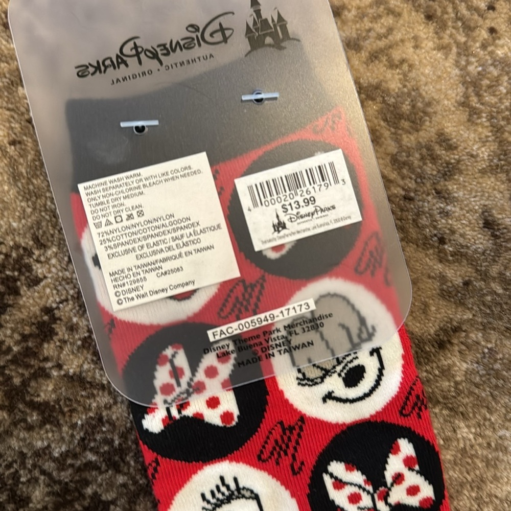 Minnie Mouse shirts and socks - Picture 3 of 7